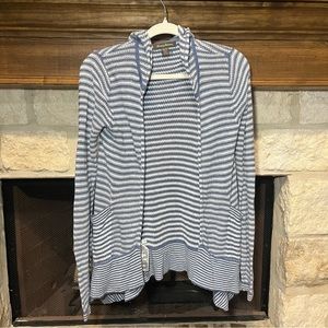 Tommy Bahama Open front long sleeve blue and white linen blend knit cardigan